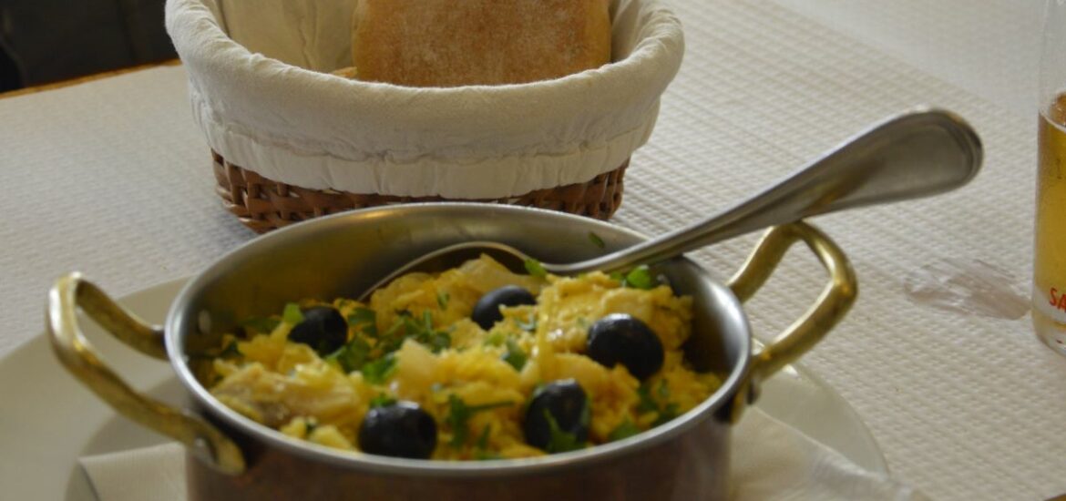 Bacalhau à Brás and a basket of bread