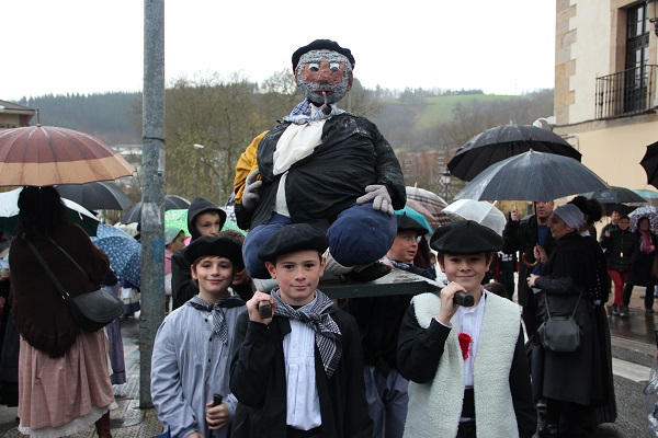 Forget Santa Claus - you'll be seeing a lot of Olentzero in San Sebastian in winter! He and his wife Mari Domingi visit the children on December 24, one of our favorite festivals in San Sebastian.