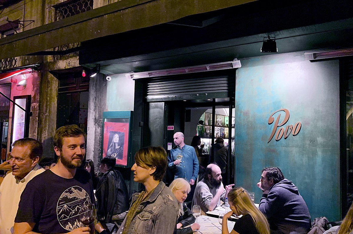 A busy night outside the Povo restaurant, Lisbon 