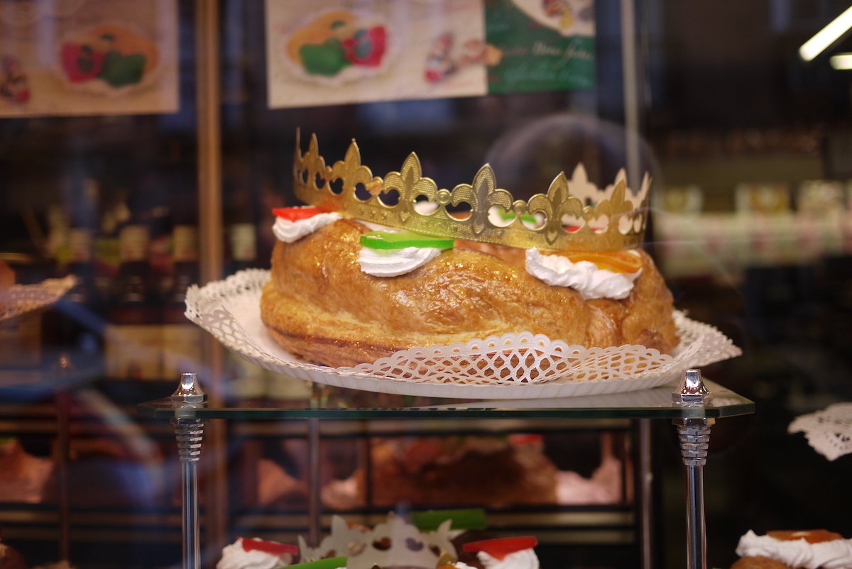 Bolo Rei with crown display