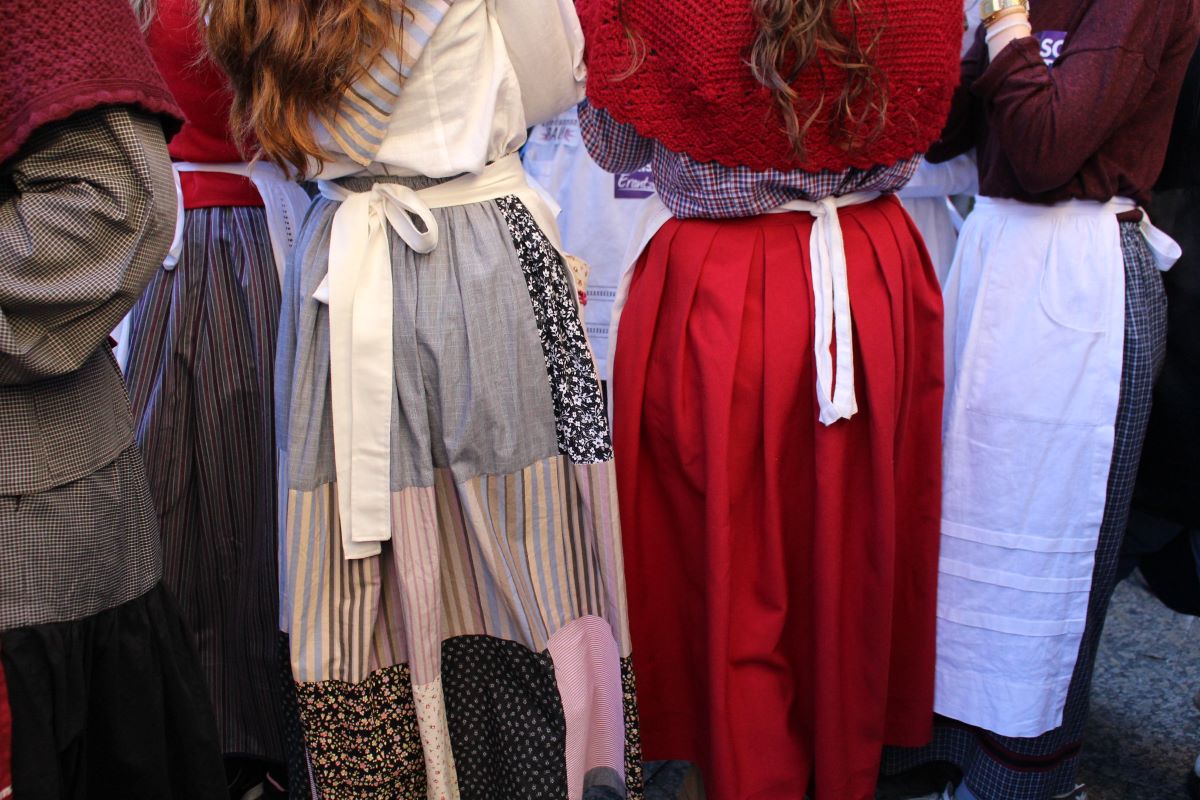 Women wearing traditional Basque clothing. 