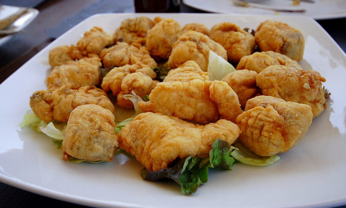 A plate of Cazon en adobo