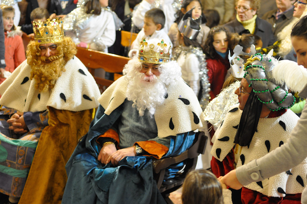 Make sure to go to a parade on January 6 to see Los Reyes Magos in person!