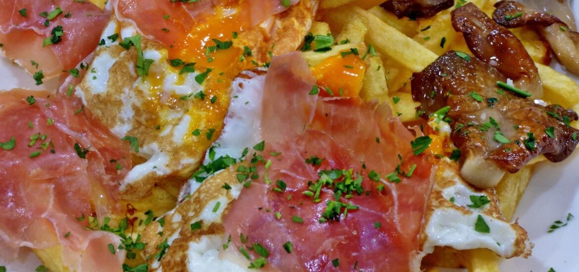 eggs jamon potatos and mushrooms