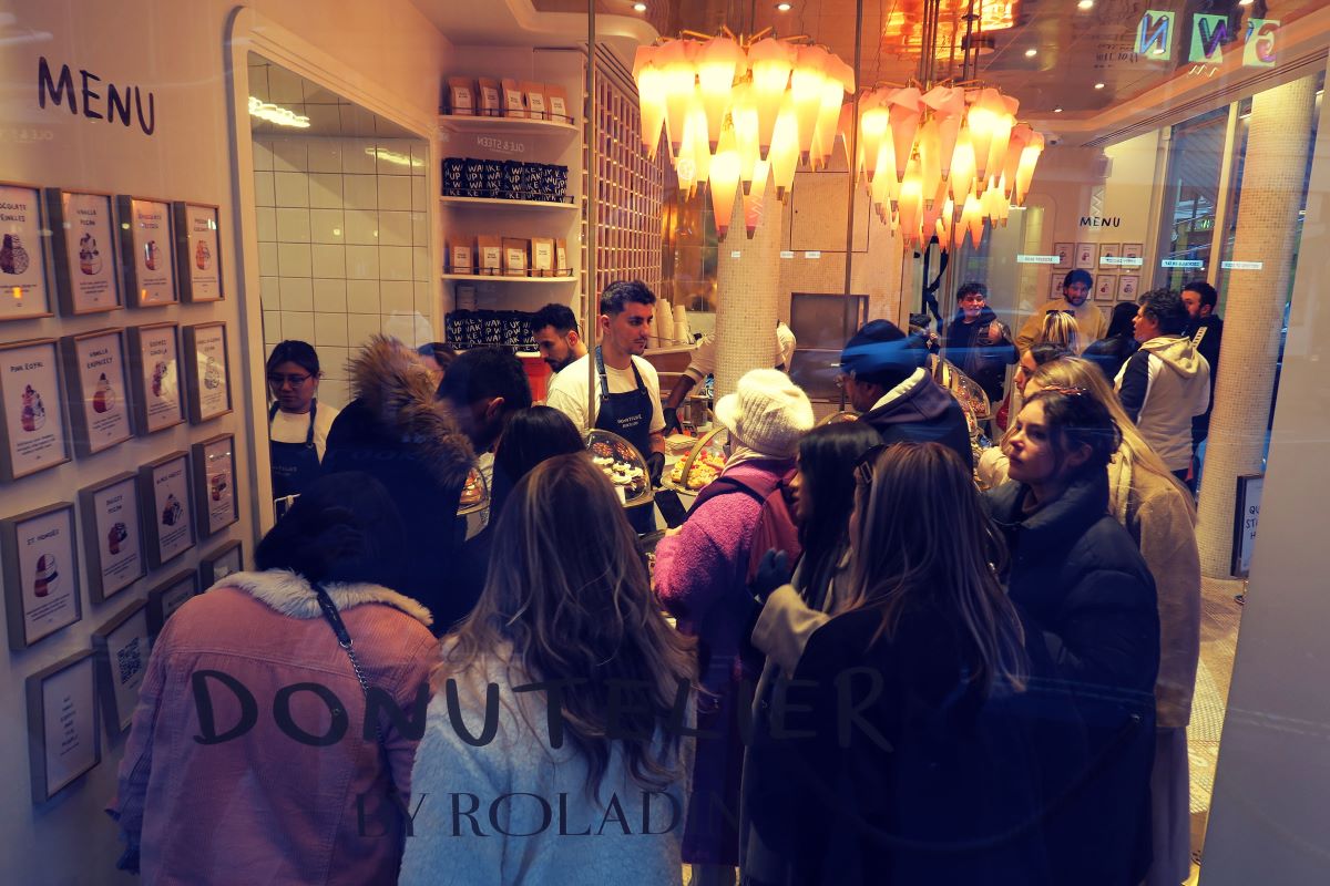 A crowded doughnut store in London. 