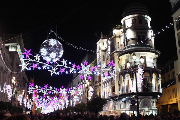 We love visiting the gorgeous and charming Christmas markets in Seville during the winter holidays!