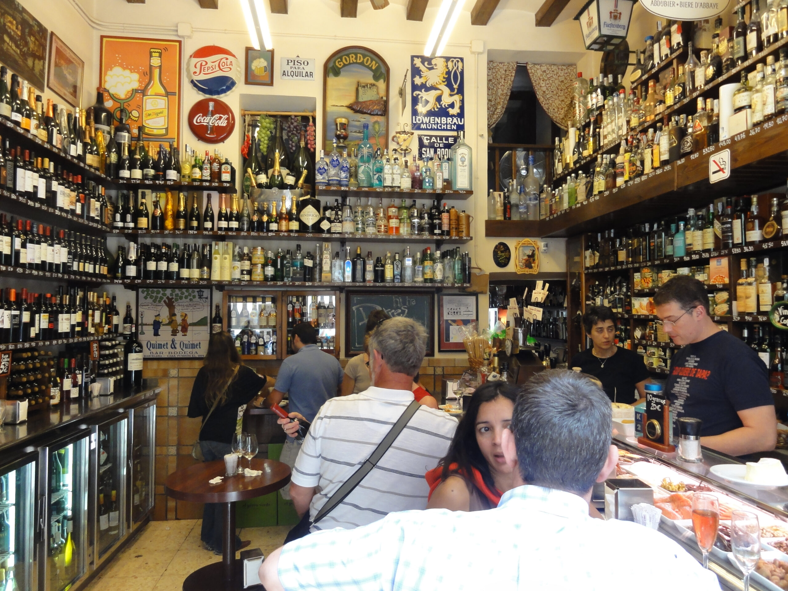 A full bar at Quimet i Quimet Barcelona