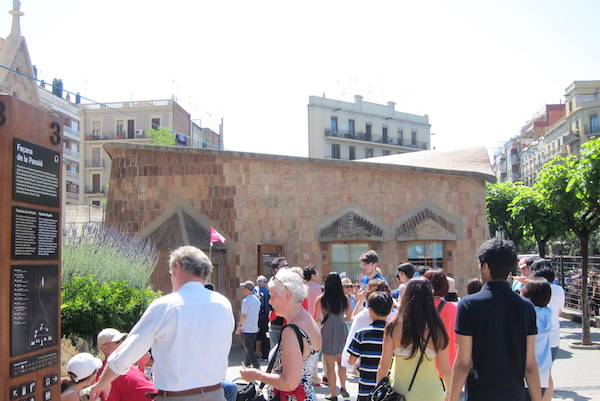 If you're wondering where to buy Sagrada Familia tickets in person, just go to the ticket office!