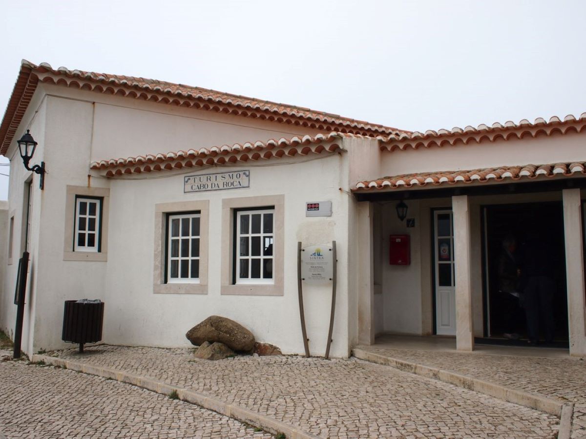 Exterior of the Cabo da Roca tourist office. 