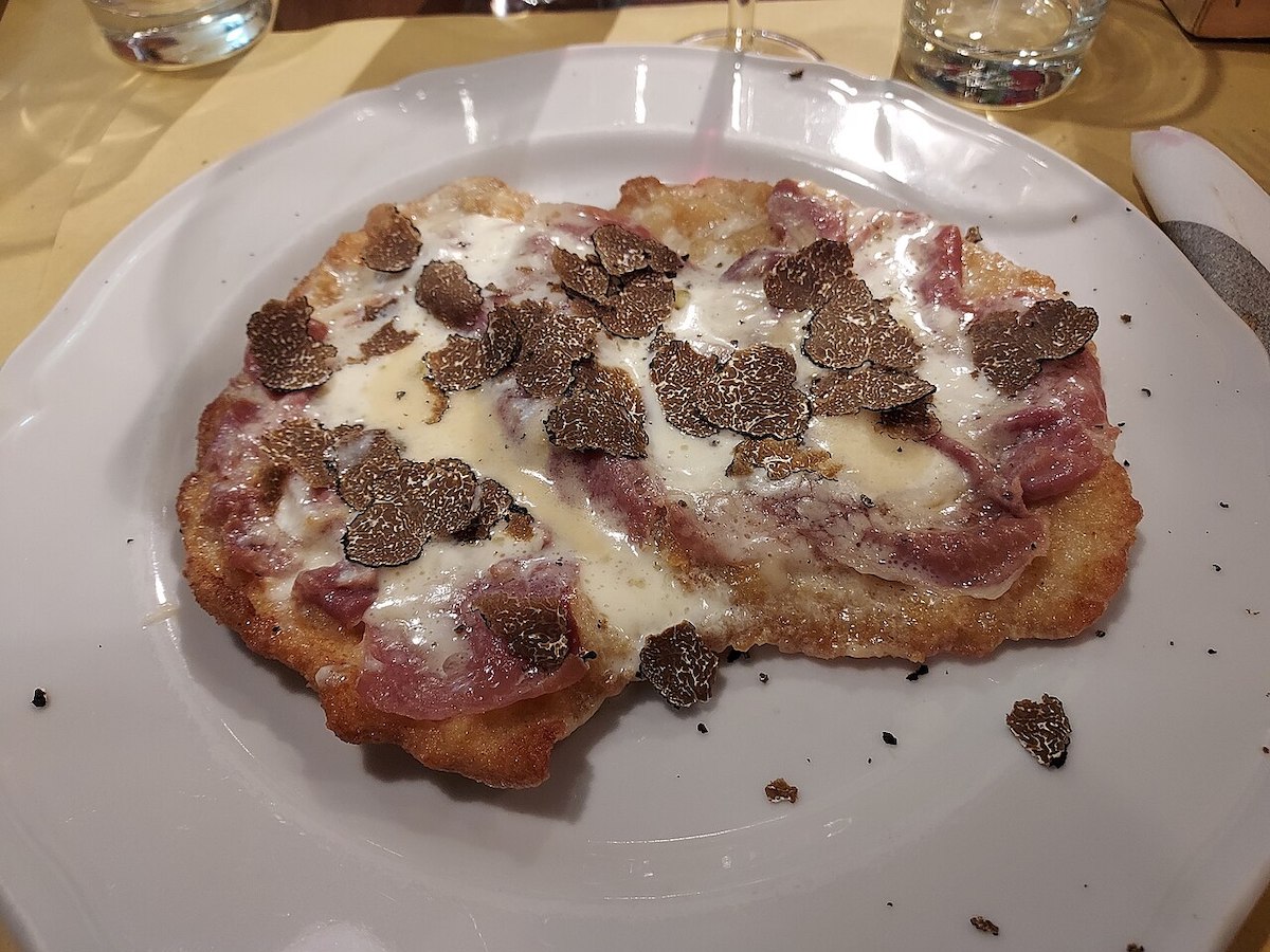 cotoletta petroniana con tartufo nero