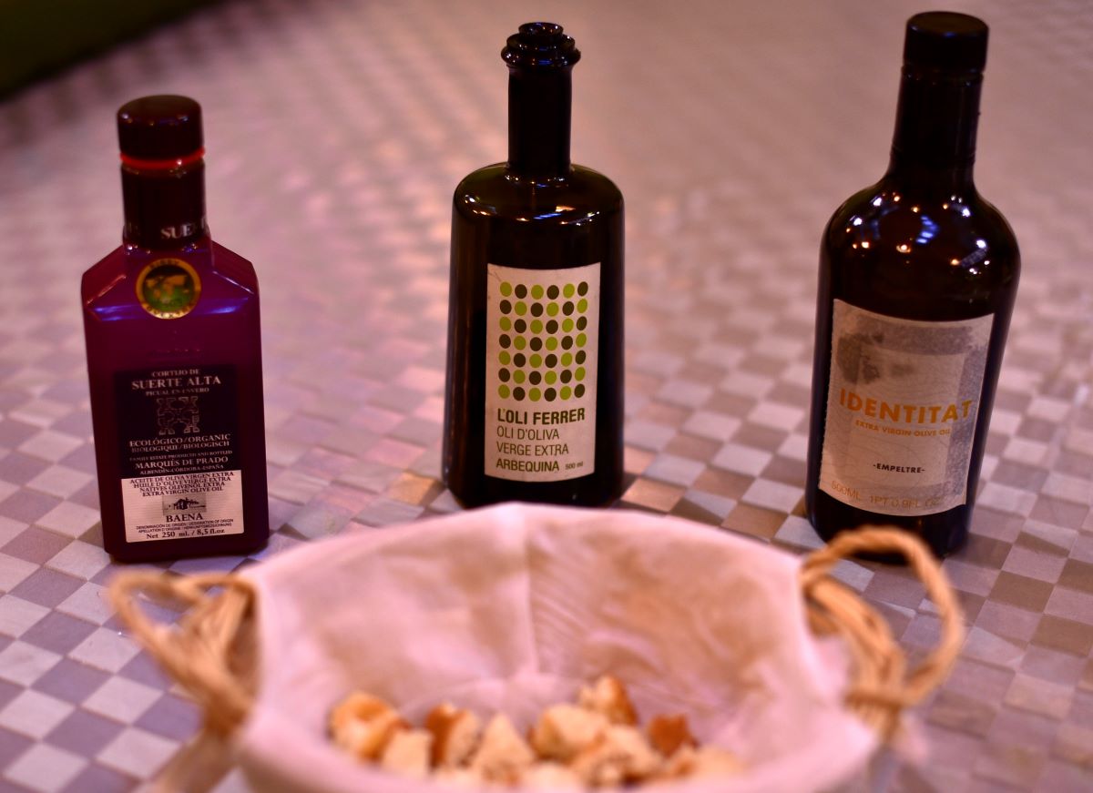 bottles of olive oil edible souvenirs in barcelona