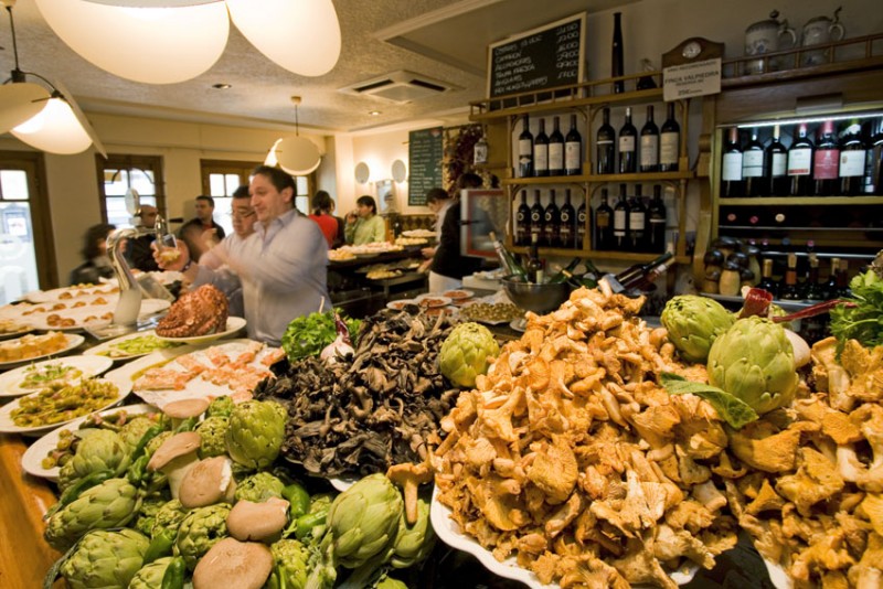 When wandering and thinking where to eat in San Sebastian's Old Town, step inside Ganbara and you won't regret it! 