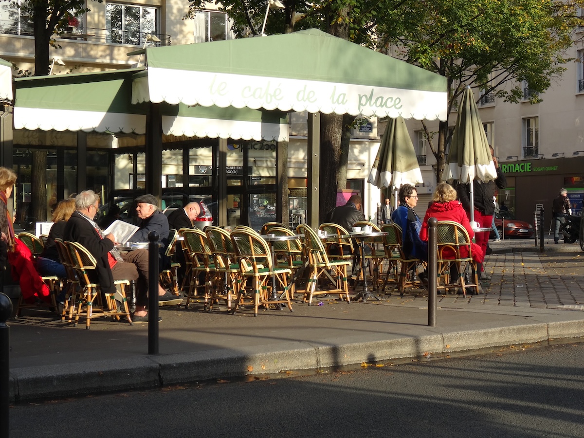 eating alone in paris