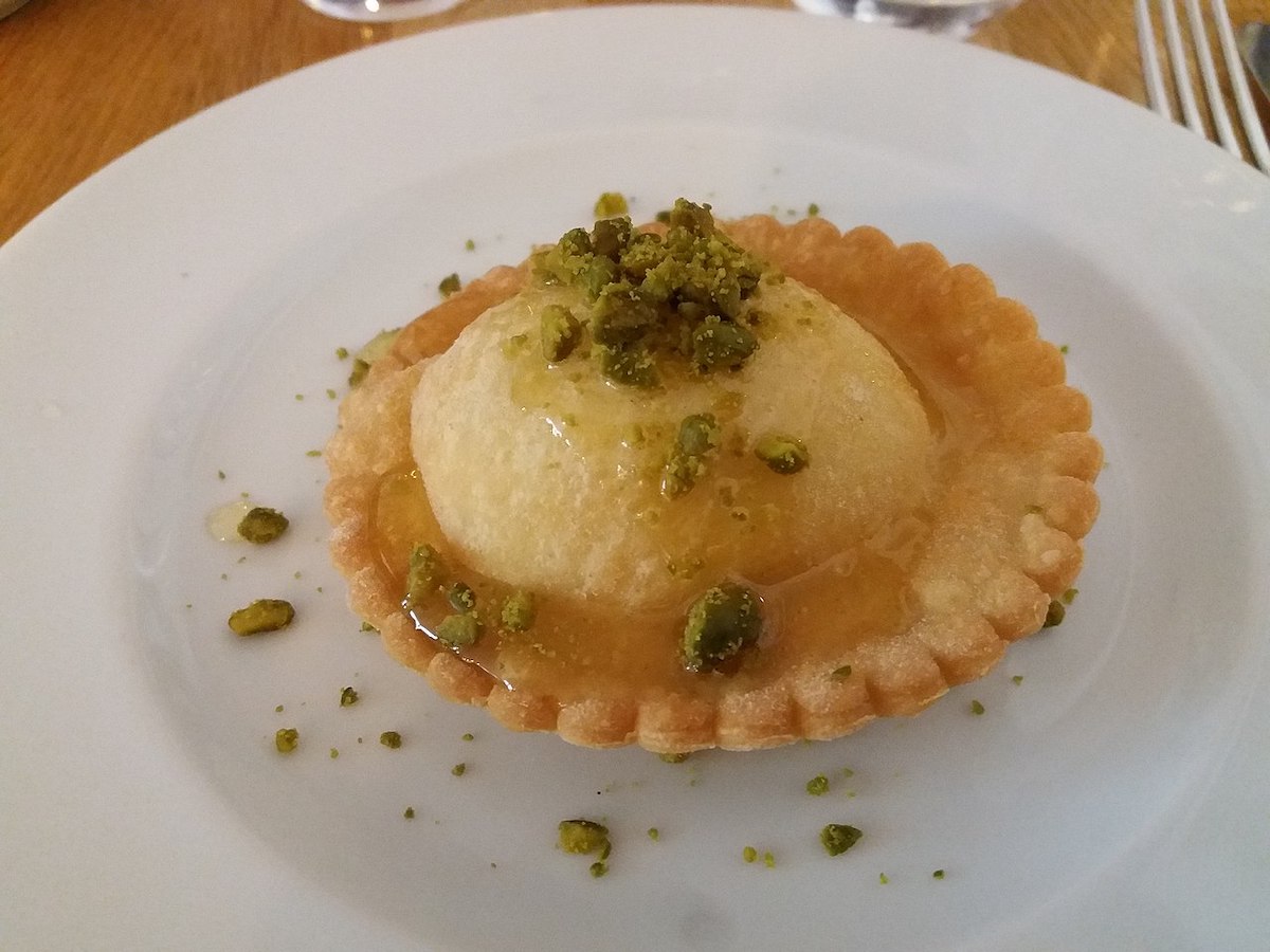 Sardinian dessert, seadas