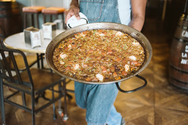 Not sure where to eat on Christmas Day in Barcelona? Luckily, one of the best restaurants in town, Botafumeiro, is open for business!