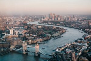 A Tale of Two Cities: The Ultimate Self-Guided Walking Tour in London