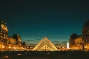 5 Things to Do in Paris Alone at Night – Tips for Solo Travelers