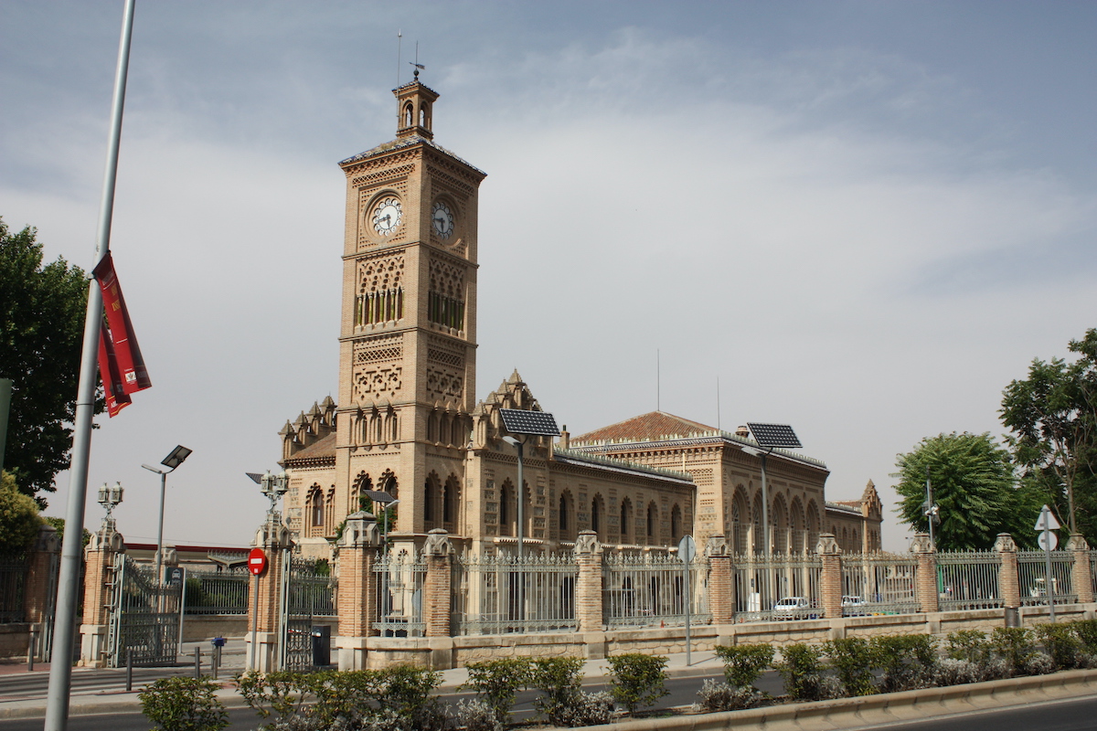 Exterior of train station with a tall clock tower.