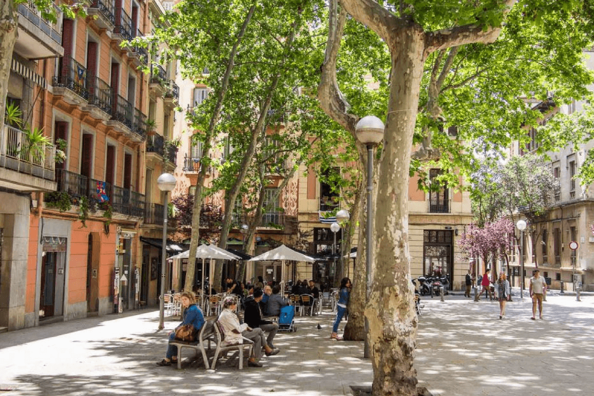 One of the best kid-friendly activities in Gracia is wandering and enjoying the beautiful streets and squares! This is definitely one of our top tips in our travel guide to Barcelona. Read the full post for more.