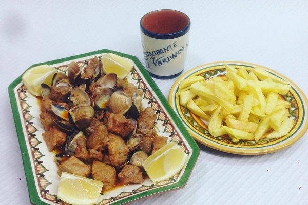 Zé Varunca is one of the best restaurants in Bairro Alto to try dishes from the Alentejo region, like the Carne de Porco à Alentejana (pork with clams), pictured here.