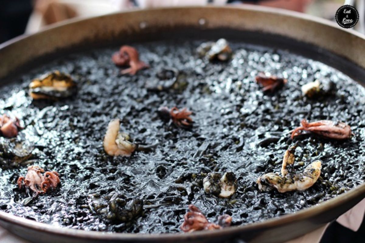 paella pan with black rice