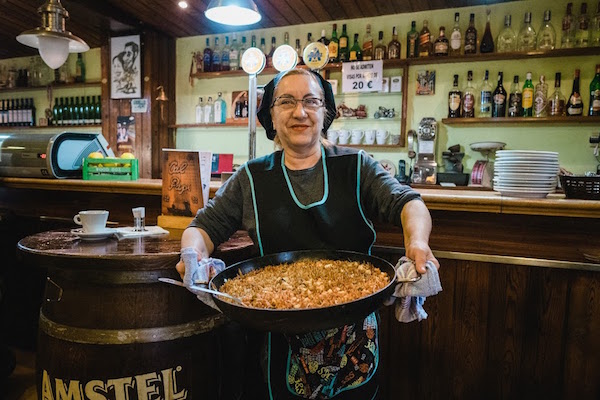 If you're wondering where to eat near La Barceloneta beach, Cal Papi is always a good choice! We even stop there on our Tastes & Traditions of Barcelona food tour.