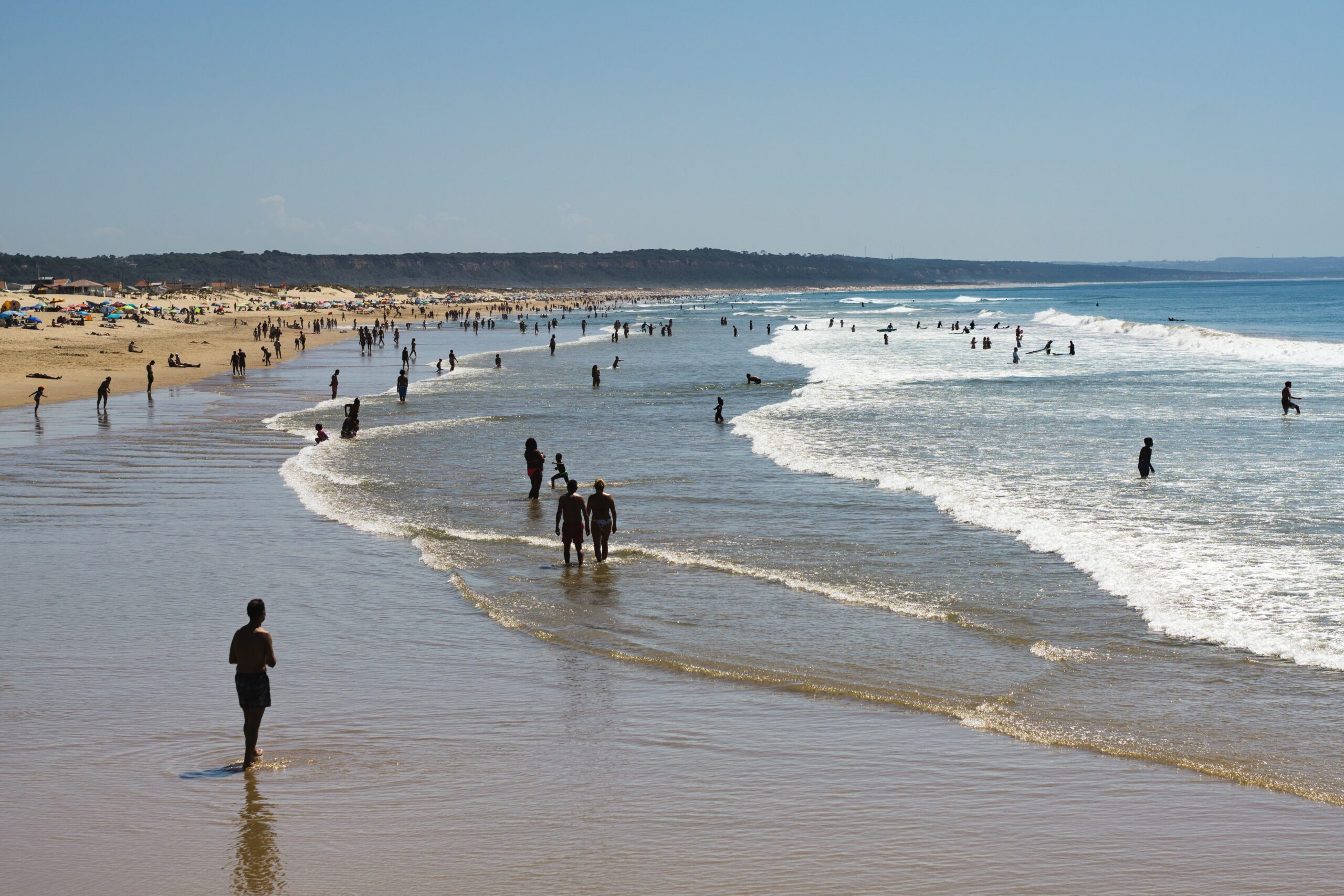 People on a beacjh near Lisbon 