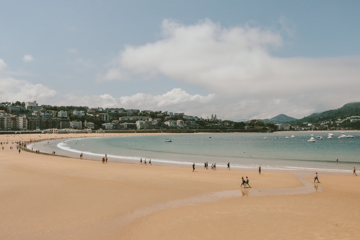 san sebastian la concha beach day people walking