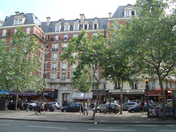 Marché Maubert is one of the top Paris food markets, and the adjacent plaza has plenty more gastronomic gems. 