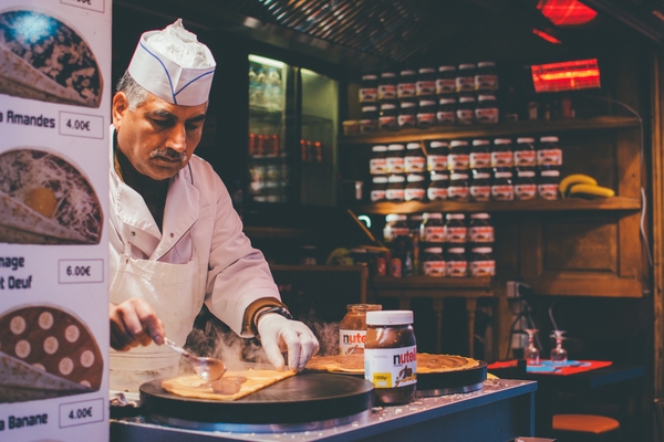 Crepes are one of the most popular and emblematic Paris street foods.