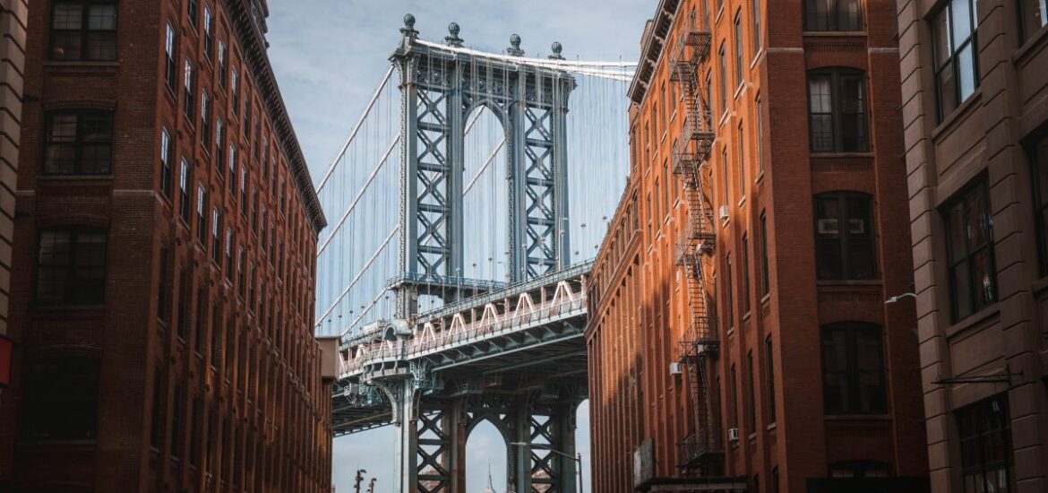 manhattan-bridge-seen-between-buildings