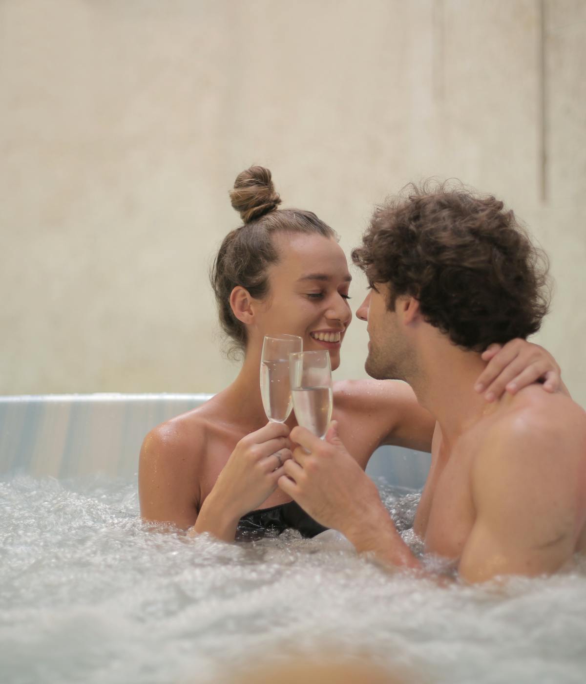 A couple at a spa in Seville drinking champagne. 