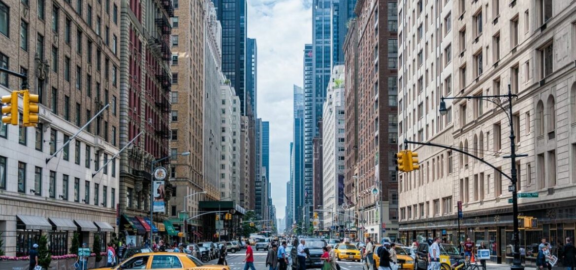 new-york-manhattan-city-street-yellow-cabs