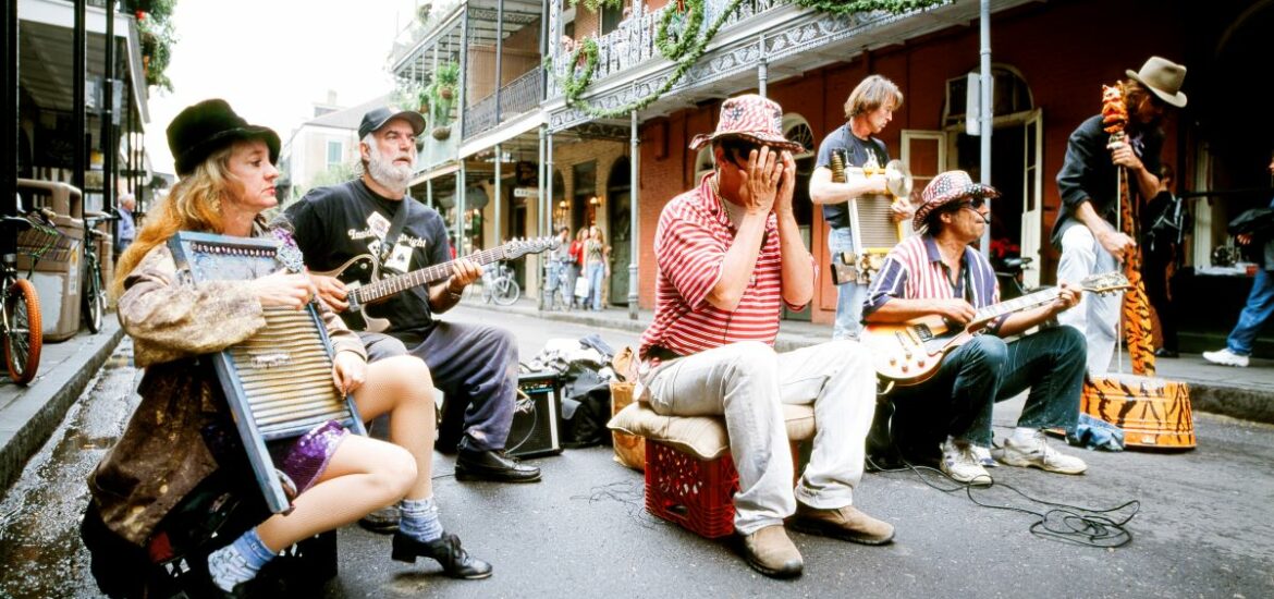 people playing music in New Orleans street