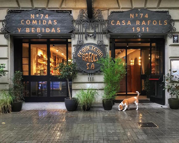 One of our favorite restaurants in Barcelona, Casa Rafols, has a fascinating past. It started off as a hardware store!