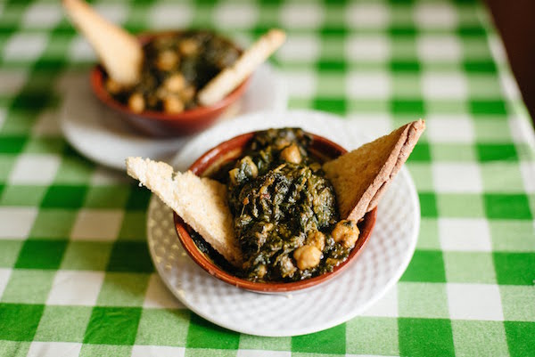 If you're looking for the best spinach and chickpeas in Seville and you find yourself in Triana, head straight to La Antigua Abacería!