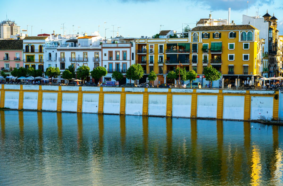The river flowing through the Triana neighborhood in Seville. 