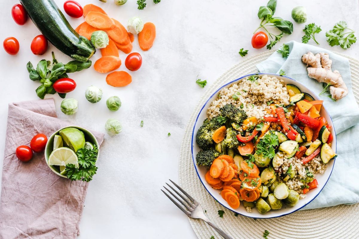 bowls of vegetarian food