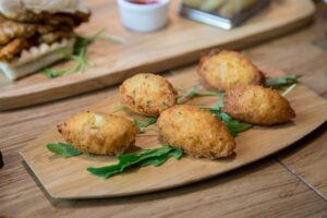 What Time Do People Eat in Portugal?