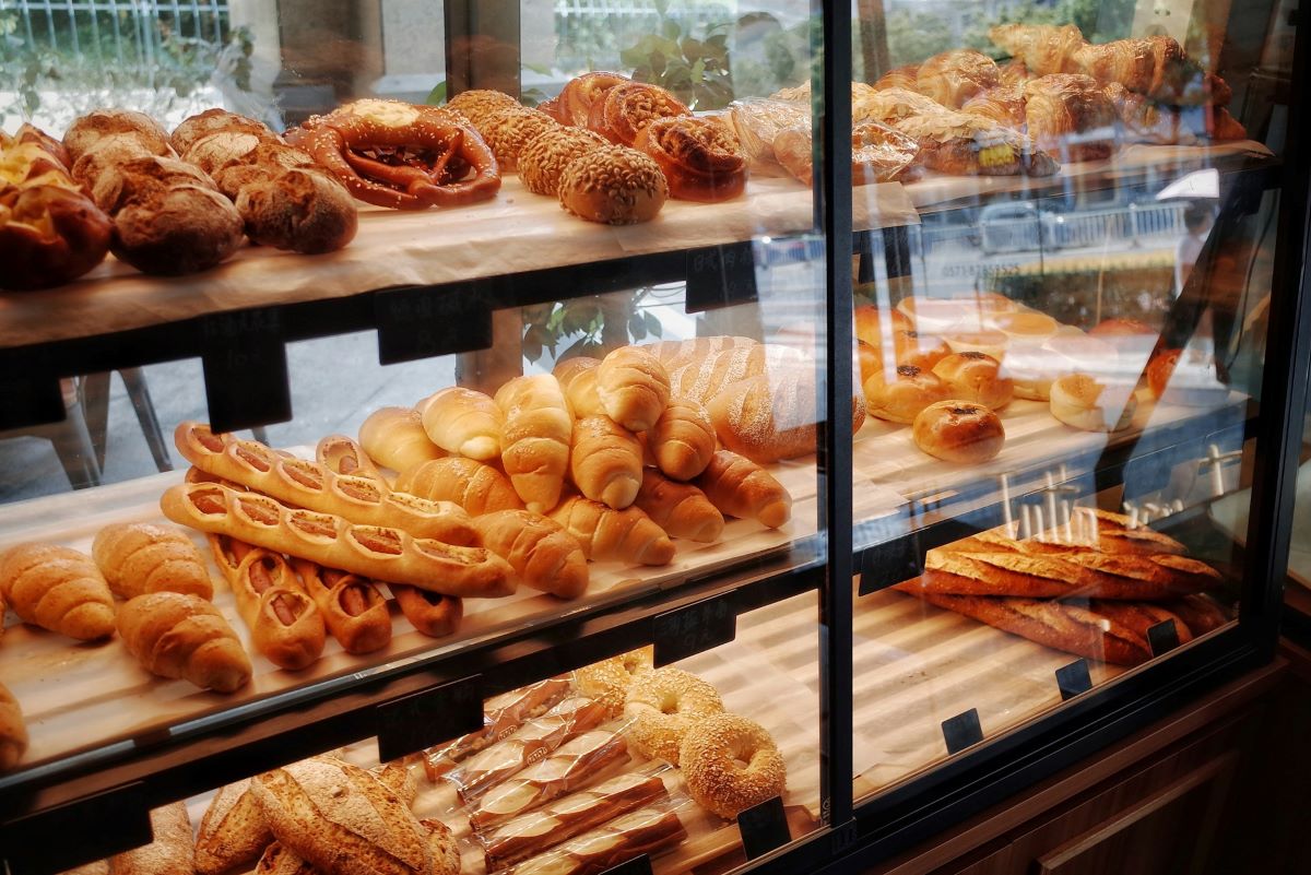 A glass case filled with freshly baked goods at bakeries in Lisbon. 