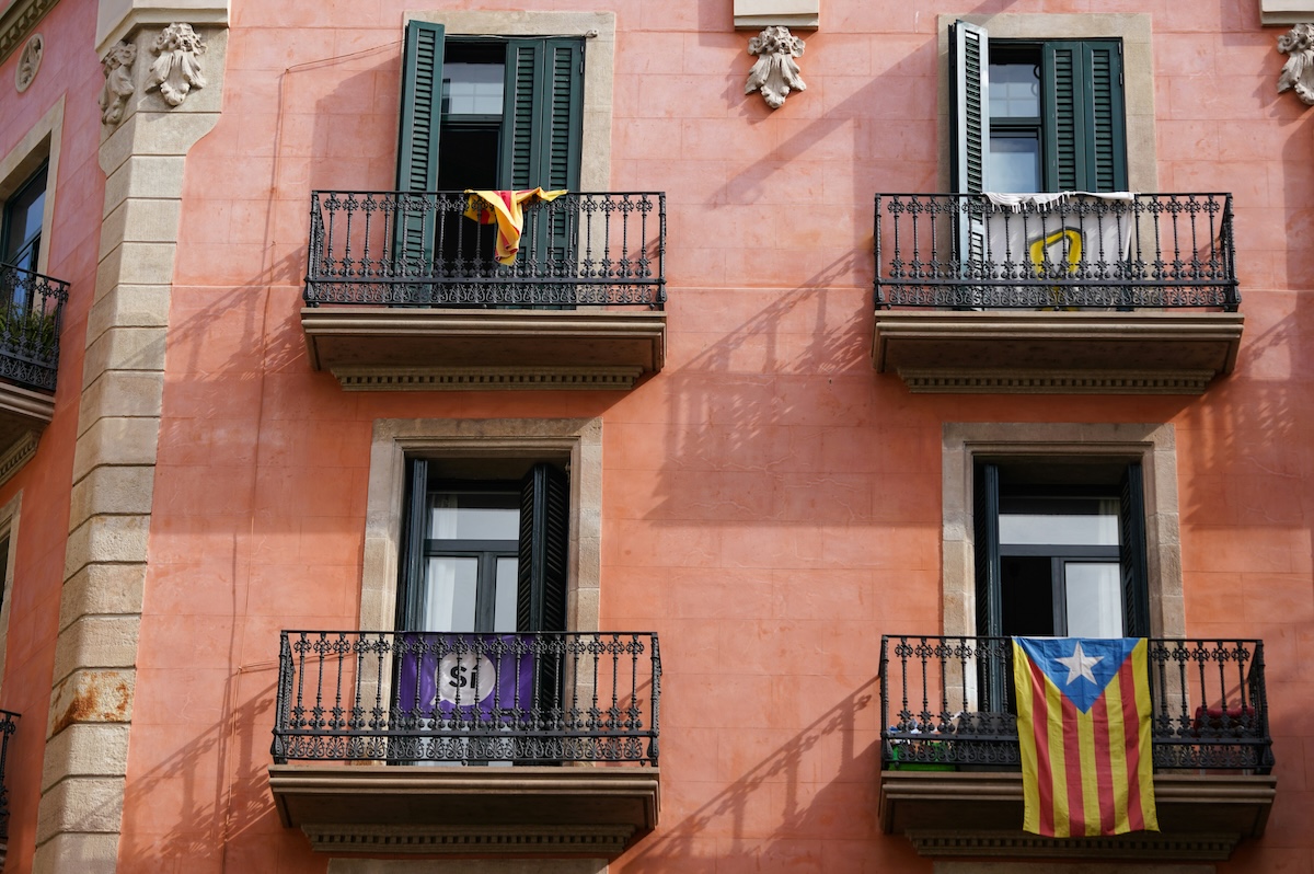 catalan flags seen on baloncies in barcelona